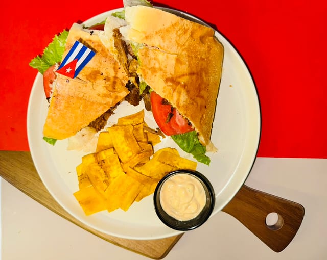 Pan Con Lechón.